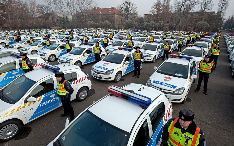 Nyaralni megy? Bízza ingatlanát a rendőrségre!