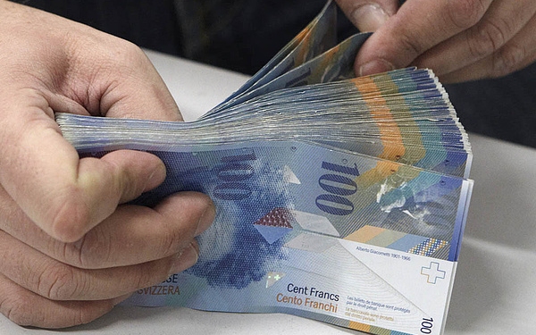 Devizahitelek - Több tízezer euróval drágultak meg az osztrák frankhitelek