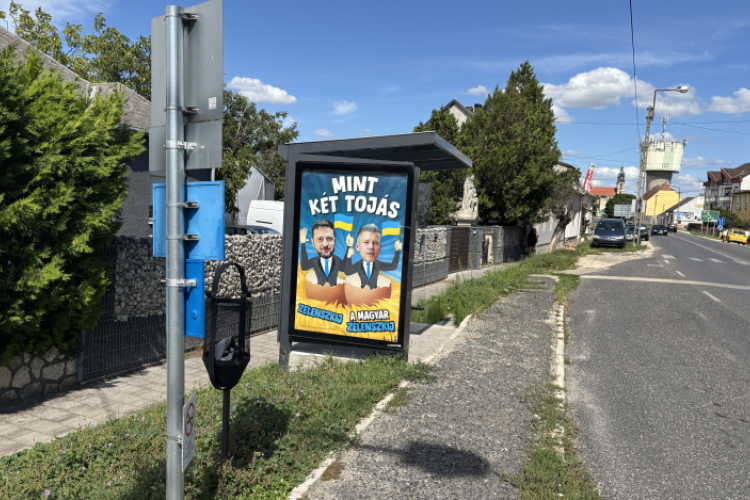 A képviselő-testületi ülésen is téma volt a pápai buszmegálló-hirdetések ügye