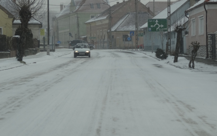 Óvatosan a havas, jeges úton! - Figyelmeztet a rendőrség
