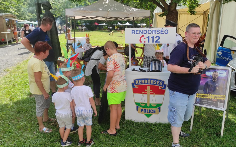 A pápai rendőrök is részt vettek az Erzsébetvárosi-Felsővárosi Napon