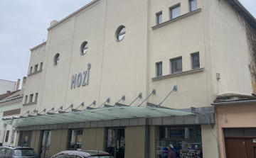 Gyereknapi jótékonysági mozizásra várják a családokat Pápán