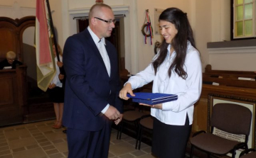 Pro Publico-díjat kapott  Varga-Umbrich Eszter