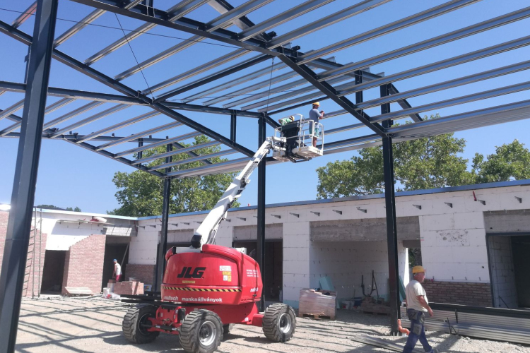 Látványos szakaszához ért az új piac csarnok építése
