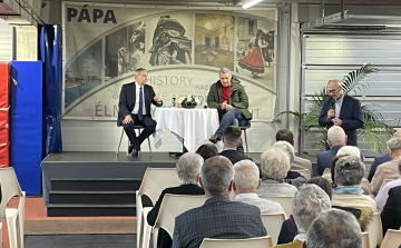 Lázár János ezúttal egy átfogó helyzetértékeléssel érkezett Pápára