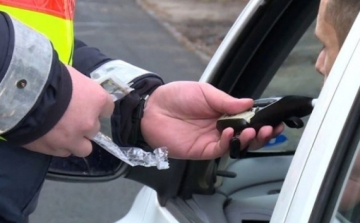 Ittasan vezetett, majd az őt igazoltató rendőrt szidalmazta