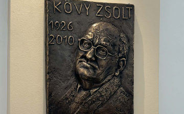 „Megállni a hitben” - Domborművet avattak Kövy Zsolt tiszteletére Pápán