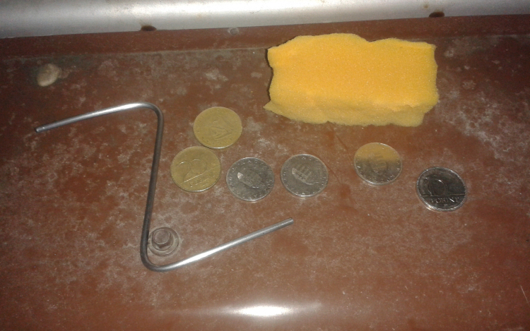 Telefonfülkékből lopott