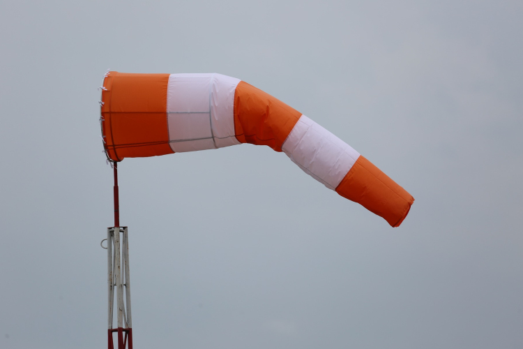 Erős széllökések miatt adtak ki figyelmeztetést