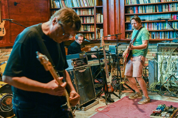 Új Kispál és a Borz-lemez jelent meg 19 év után