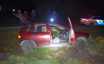 Megpróbált elmenekülni a rendőrök elől Nemesszalóknál, nem lett jó vége