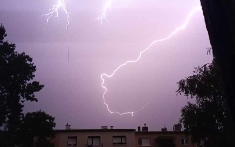Olvasónk képein az éjszakai villámlás
