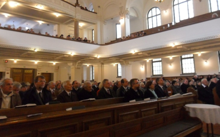 Kövér László: Lelki otthonomnak érzem a pápai református templomot