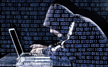 Feltörte majd fenyegetéssel próbálta megtartani a sértett internetes profilját a vádlott