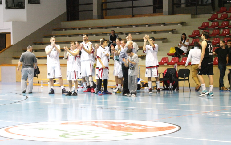 Pénteken rangadót játszik a Motax KC Pápa