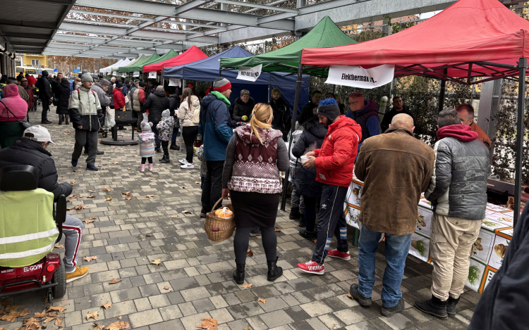 Megvendégeltek ezer embert és összegyűjtöttek több mint 300 ezer forintot a beteg gyermekek javára