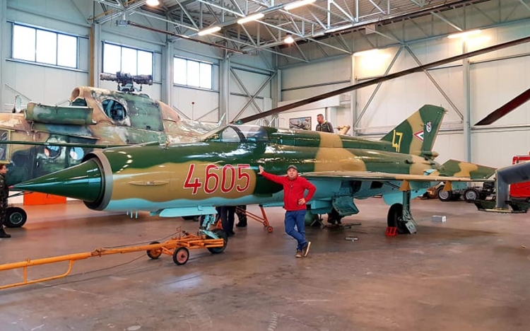 MiG-21 emlékmű - Hamarosan a gép is a helyére kerül