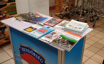 Újra toborzás egy pápai áruházban