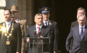 Orbán: a rendőröknek példát kell mutatniuk