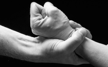 Vádemelés a várandós barátnőjét bántalmazó férfi ellen