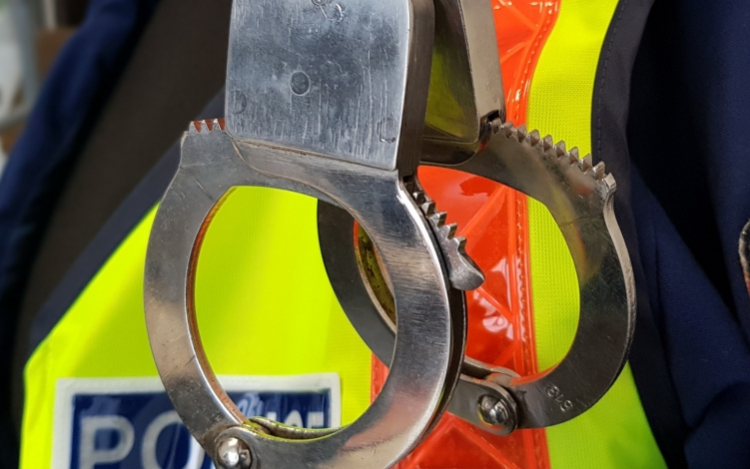 Megzsarolta a 25 éves nő, hogy ha nem ad neki pénzt, pletykát terjeszt róla a városban