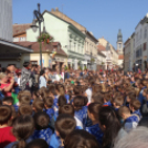 Zene Világnapja - Az Erkel iskolások éneklése a városban