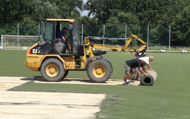 Két műfüves pálya újul meg, közel 100 millió forintból