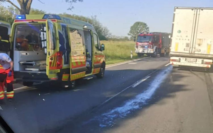 Két kisteherautó ütközött a 8-ason Bakonygyepesnél