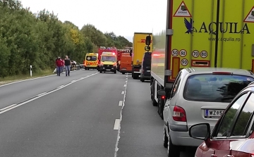 Három autó és egy tehergépkocsi ütközött Városlődnél - Ketten meghaltak, öten megsérültek
