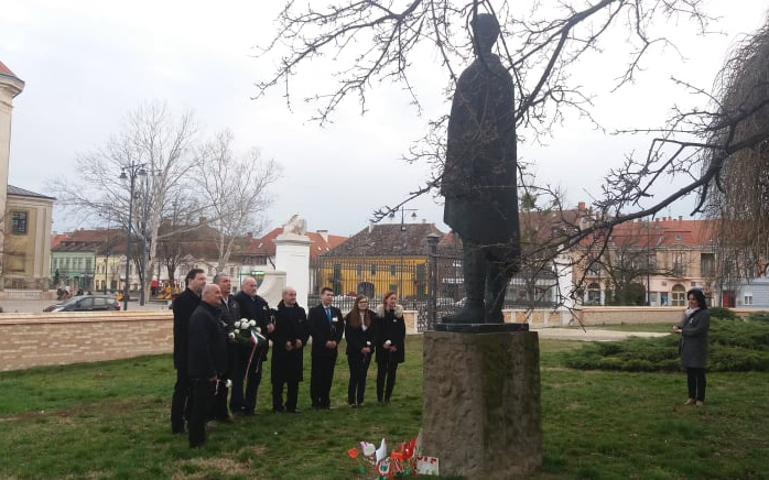 Az ellenzéki pártok koszorúzással tisztelegtek '48 hősei előtt
