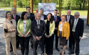 »Politikai kultúraváltásra van szükség Pápán« - Bemutatta csapatát Grőber Attila