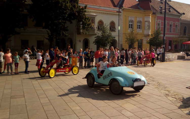 Autómentes nap a Fő téren