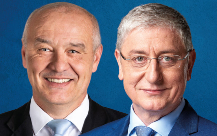 Gyurcsány Ferenc adja át a DK új pápai irodáját