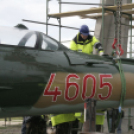 MiG-21 Emlékmű - Pápa - A gép emelése