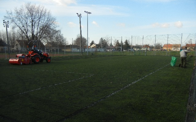 Felújítják a műfűves pályákat