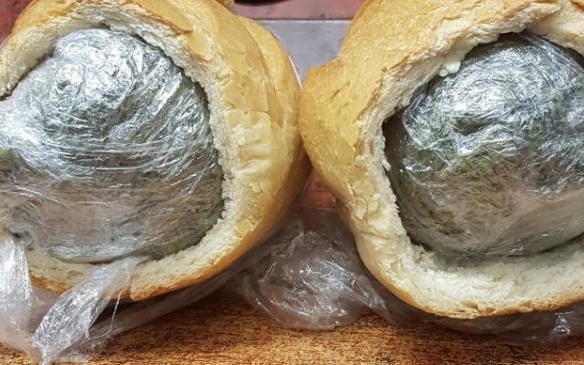 Kenyérbe rejtette a drogot az ajkai fiatal