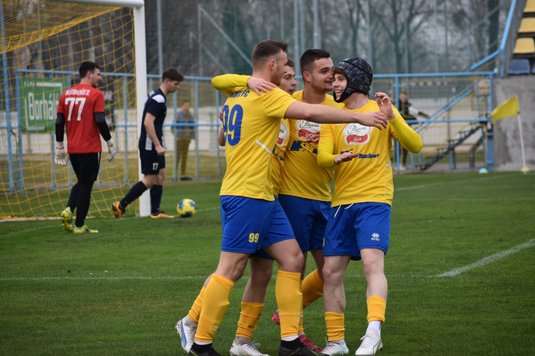 Perutz-győzelem a nyitányon!