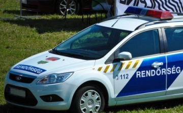 Lopás és szökés miatt is körözték a 14 éves fiút