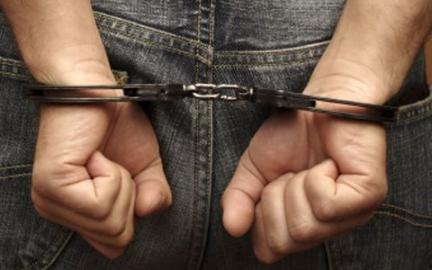 A Veszprémi Törvényszék körözte, Pápán állították elő