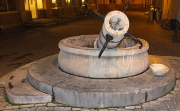 Vádat emeltek a díszkút felrúgója ellen