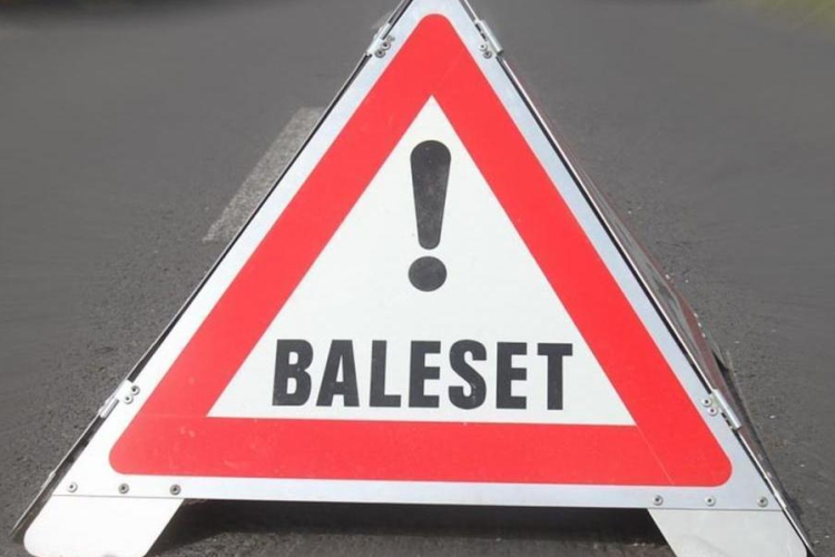 Ház falának ütközött egy kisteherautó Dákán