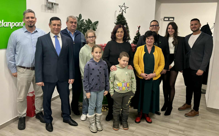 Rászoruló családokat támogatott az OTP Ingatlanpont pápai irodája