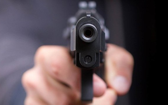 Pisztollyal fenyegetőzött a moziban, két és fél év fogházat kapott