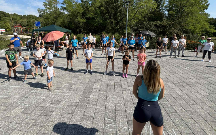 Sportos családi nap a Külső-Várkertben