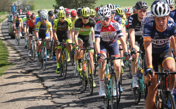 25 csapat 125 versenyzője ér célba Pápán