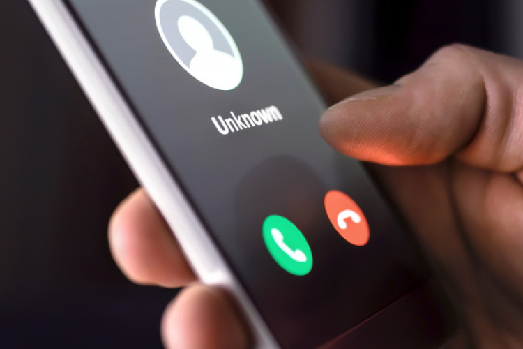 Újabb telefonos csalás, ezúttal egy vaszari nőt vertek át