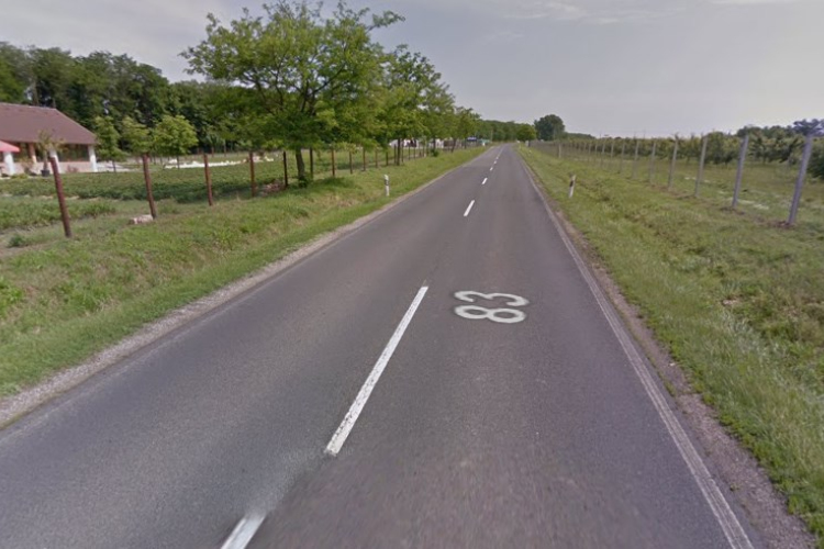 Három személyautó ütközött a 83-as úton Pápa és Takácsi között