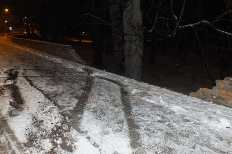 A pápai rendőrök azonosították a várkerti támfalnak csapódott autó feltételezett sofőrjét