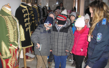 Kisdiákok a Pápai Rendőrkapitányságon