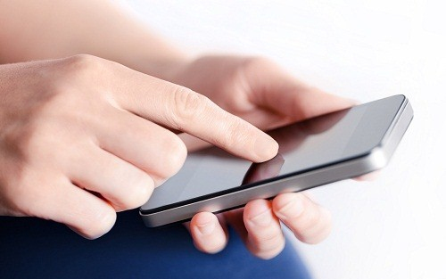 Eladta a talált mobiltelefont